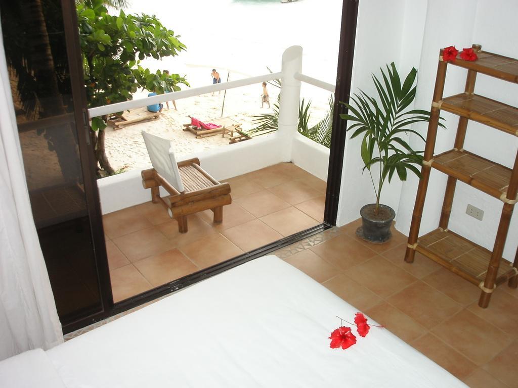 Artista Beach Villa Balabag  Стая снимка