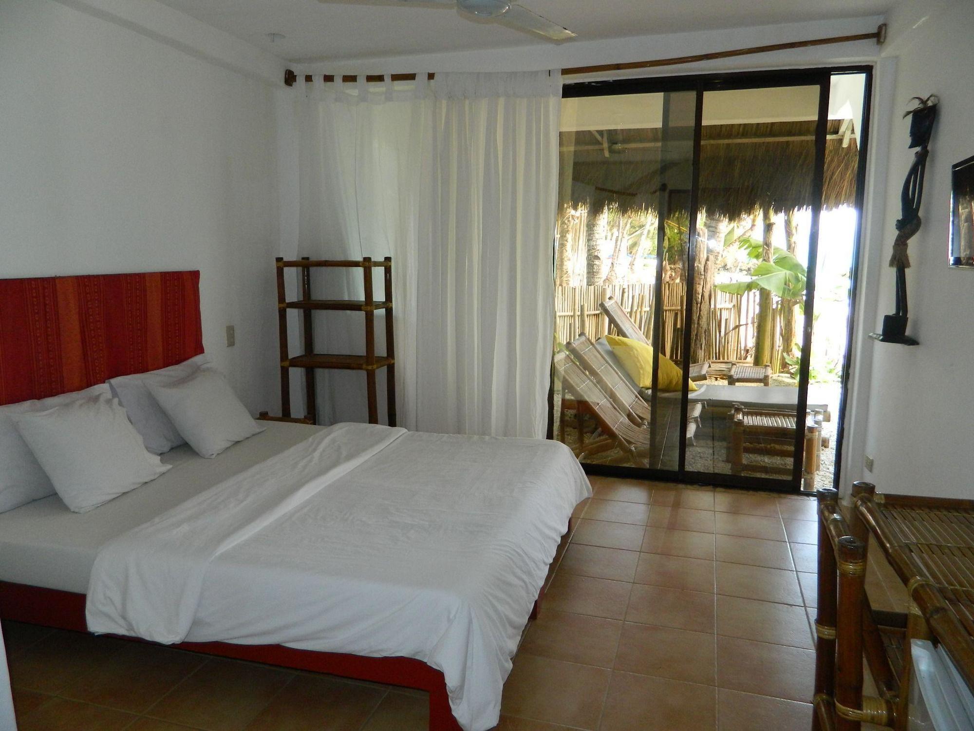 Artista Beach Villa Balabag  Екстериор снимка