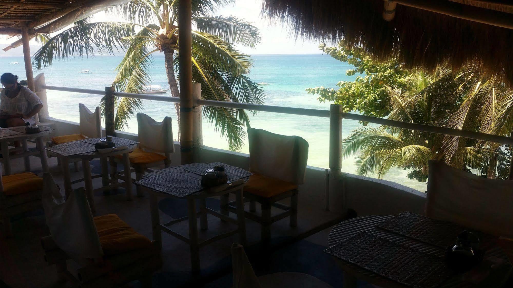 Artista Beach Villa Balabag  Екстериор снимка