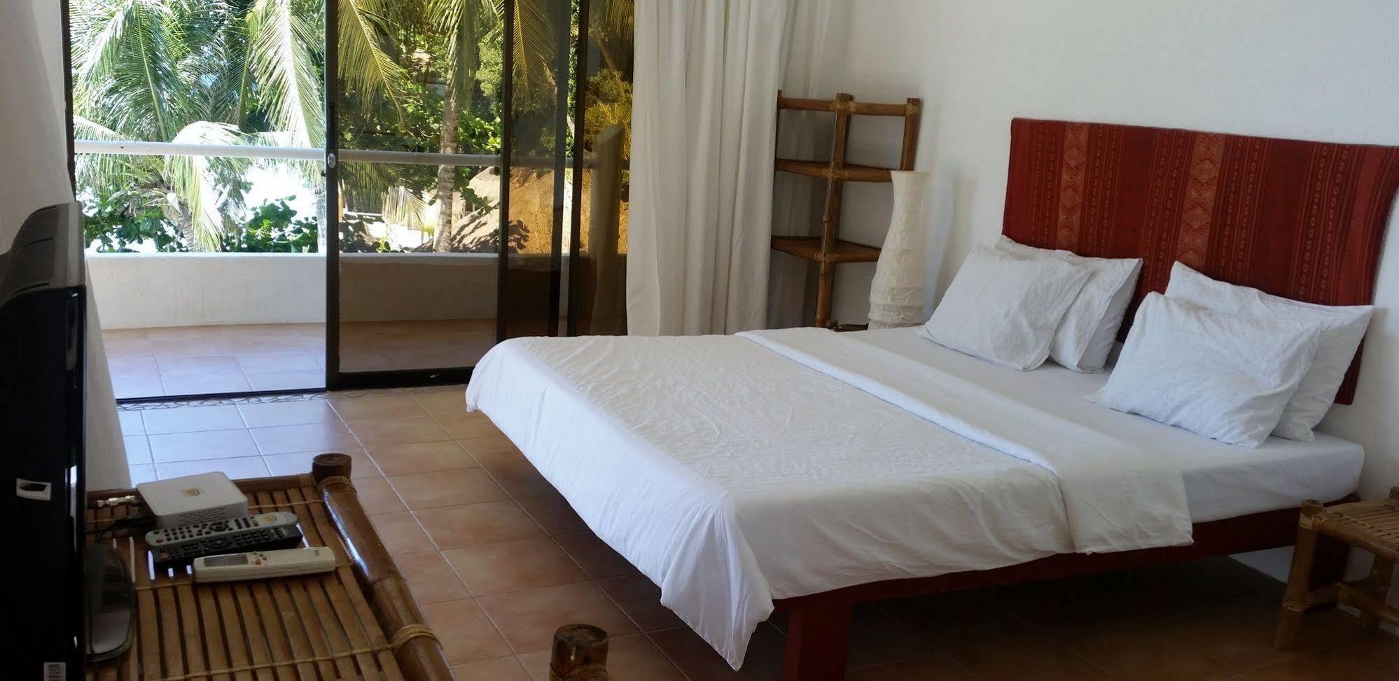 Artista Beach Villa Balabag  Екстериор снимка